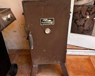 Masterbuilt vertical smoker