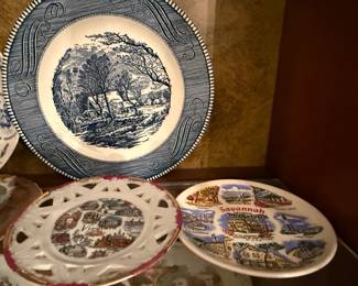 Vintage state souvenir plates
