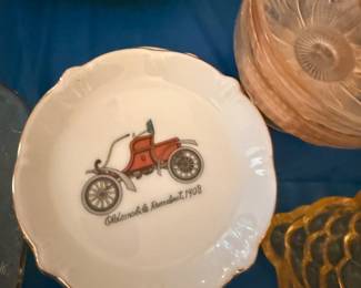 Ashtray or trinket tray with car motif
