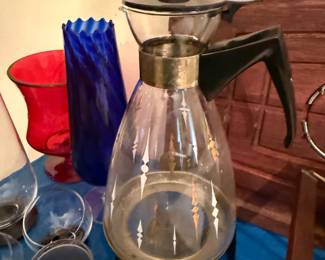 Pyrex 12 cup carafe with stand