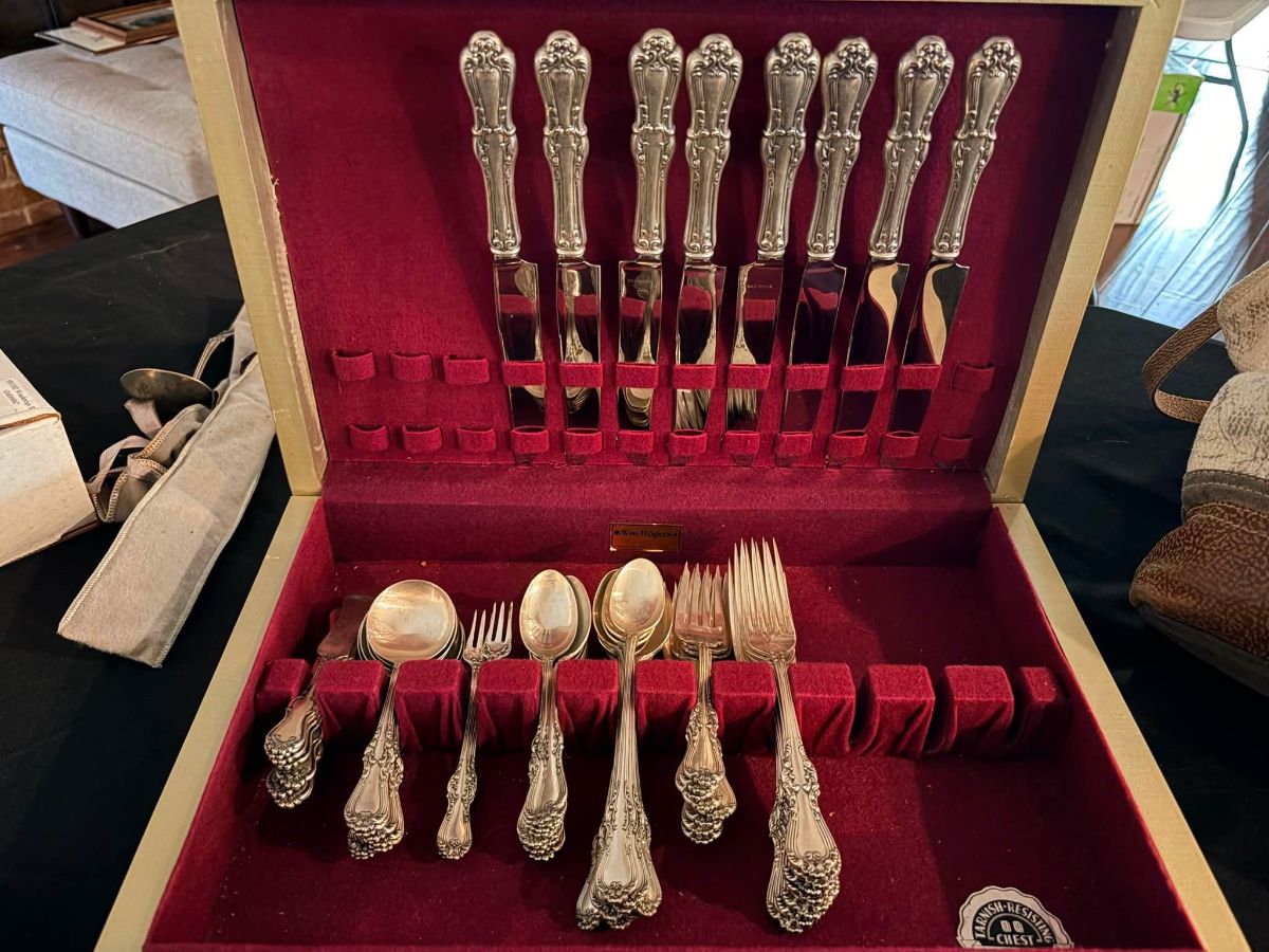 Sterling Silver Flatware Set Approximately 70 Troy oz