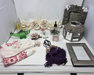 177 VintageCottageStyleDecorativeCollection