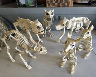60 CollectionOf6NoveltyPlasticAnimalSkeletonHalloweenDecorations