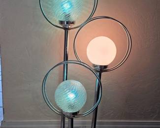 169 StunningMidCenturySpaceAgeChrome3TieredOrbRingTableLamp