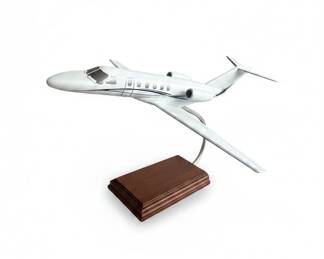Collection of Vintage Aircraft and Helicopter Desk Models, including Dauphin, Sikorsky, and Concorde third image