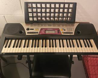 Yamaha PSR-172 Portatone 61-Key Electronic Keyboard