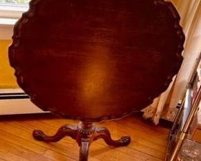 Tilt Top Pie Crust Table