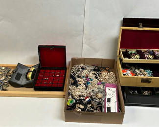 Lot 39: Costume Jewelry