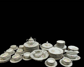 Lot 1: Hutschenreuther Selb Bavaria China Set