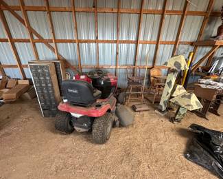 Riding lawnmower 