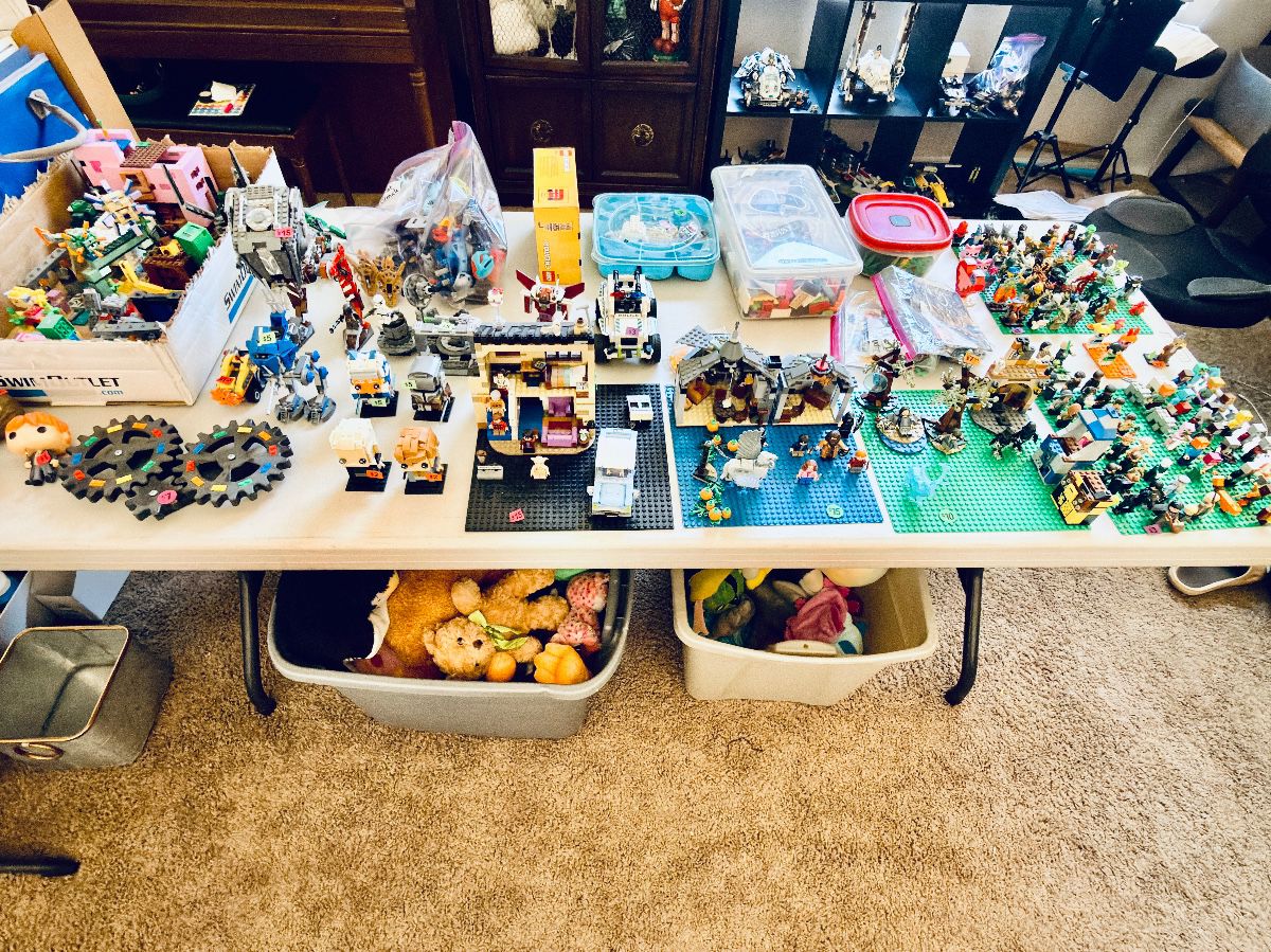 Lego collection including $2 minifigures