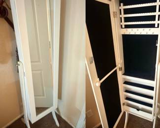 Jewelry standing mirror
