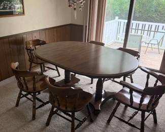 Dining room table and chairs (with leaf extenders)