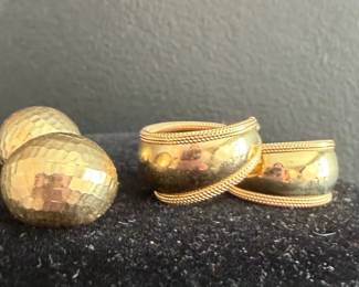 4.40g 14K Gold Textured Polished Hoop Earrings Two Pairs