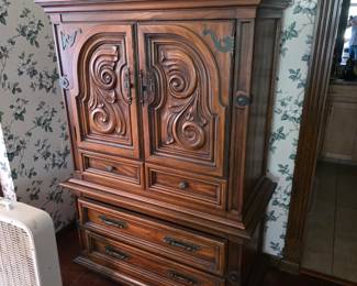 Beautiful Thomasville solid wood armoire