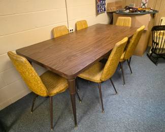 Mid-Century Modern Chromecraft style dining room table with 6 chairs.