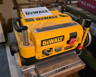 Dewalt 13 inch wood planer.