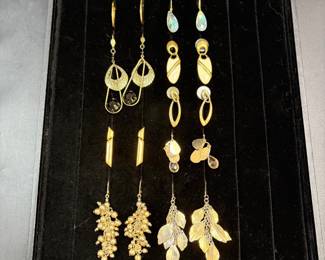 Lot of dangle earrings