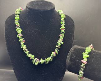 Gemstone chip necklace and bracelet