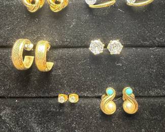 Lot of earrings