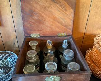 ANTIQUE ENGLISH MAHOGANY APOTHECARY CHEST & BOTTLES