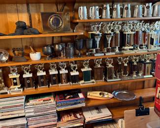 RETRIEVER DOG TROPHIES 