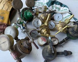 GAS PRESSURE REGULATORS