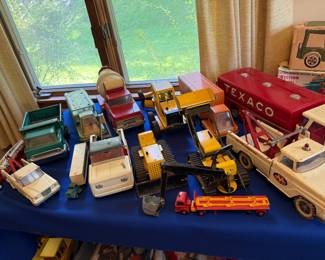 LOTS OF VINTAGE TOY TRUCKS