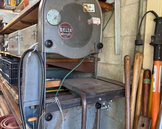 DELTA MILWAUKEE HEAVY DUTY BANDSAW