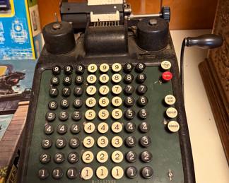 VINTAGE BURROUGHS PORTABLE ADDING MACHINE