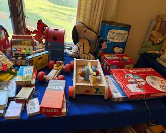 VINTAGE GAMES AND SNOOPY TOYS