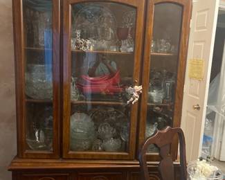 Vintage China Cabine, Lots of Crystal