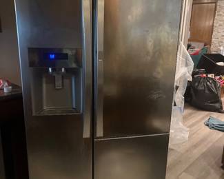 Stainless Steel Refrigerator with Ice Maker