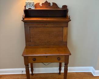 Plantation desk