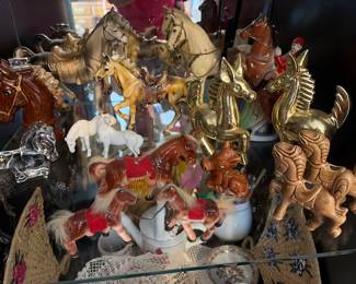 Many vintage horses
