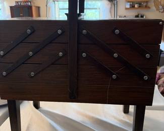 Vtg Wooden Sewing Box Cantilever Accordion Organizer Craft Jewelry