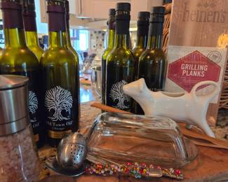 Old Town Oil Chicago Assorted Olive Oil & Balsamic Bottles