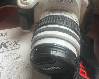 PENTAX K-X 12.4 Megapixel Digital SLR with 18-55mm Zoom Lens