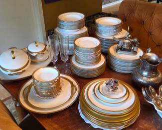 Limoges for Marshall Field & Co Chicago Gold-Rimmed Porcelain Dinnerware Service, Large Multi-Piece Set