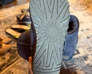 UGG