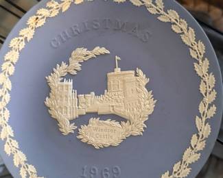 Wedgewood Windsor Castle 1979 Christmas Collector Plate, Blue Jasperware with White Relief