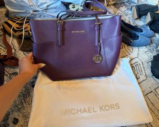 Michael Kors Jet Set Tote Purple Saffiano Leather with Top Zip