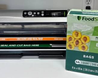 FoodSaver Vacuum Sealer WSupplies