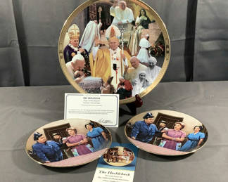 Lot 526: Honeymooners & The Pope Collectors Plates