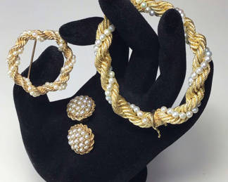Lot 463: Vintage 18K / 14K Gold & Pearl Jewelry (18K/14+, 14K/11+ dwt)