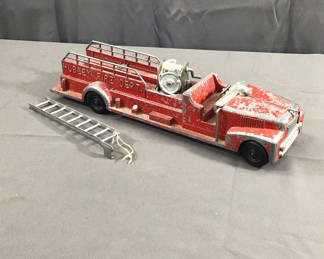 Lot 614: 1950s Hubley Fire Dept. Engine