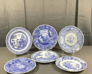 Lot 533: The Spode Blue Room Collection Dinner Plates