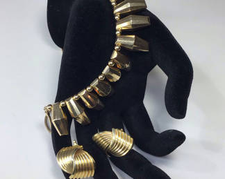 Lot 461: Vintage 14K Mossalone Necklace & More (29+dwt)