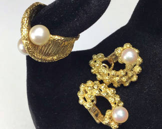 Lot 458: Vintage 18K Yellow Gold & Pearls Jewelry (15+ dwt)