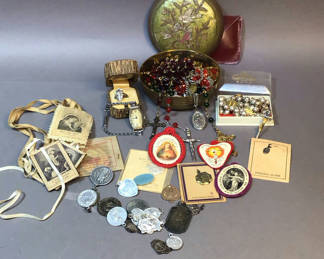 Lot 481: Antique Jewelry & Religious Medallions (14K / 1+dwt)